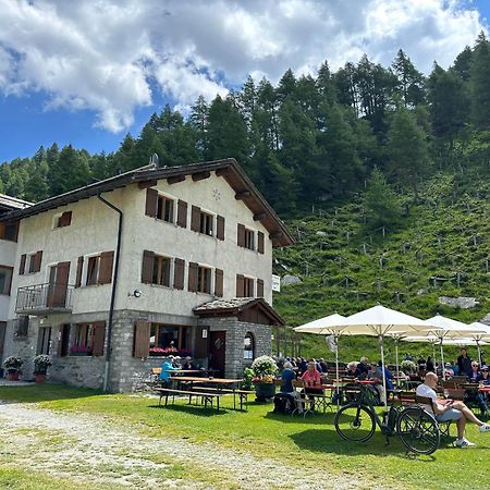 Hotel Ristorante Lagrev Малоя Экстерьер фото